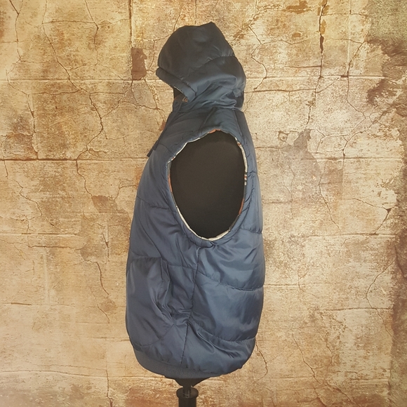 Reversible Full Zip Hoosed Vest - Picture 4 of 9